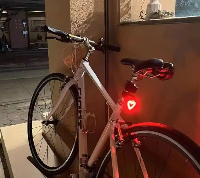自行车尾灯多少流明合适