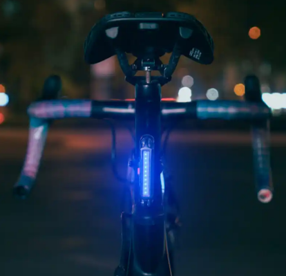 自行车红蓝尾灯违法吗？