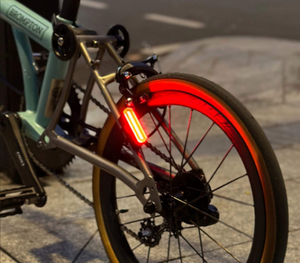 自行车尾灯放在哪里的 自行车尾灯放在哪里的